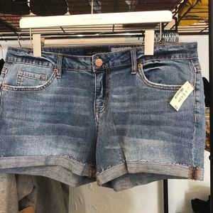 Medium Wash Midi Aèropastale shorts
